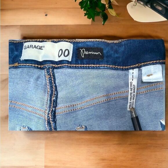 Garage l Retro Hi-rise l Premium Jean Shorts l Medium Denim l Rolled Hem l 00 - Picture 4 of 8